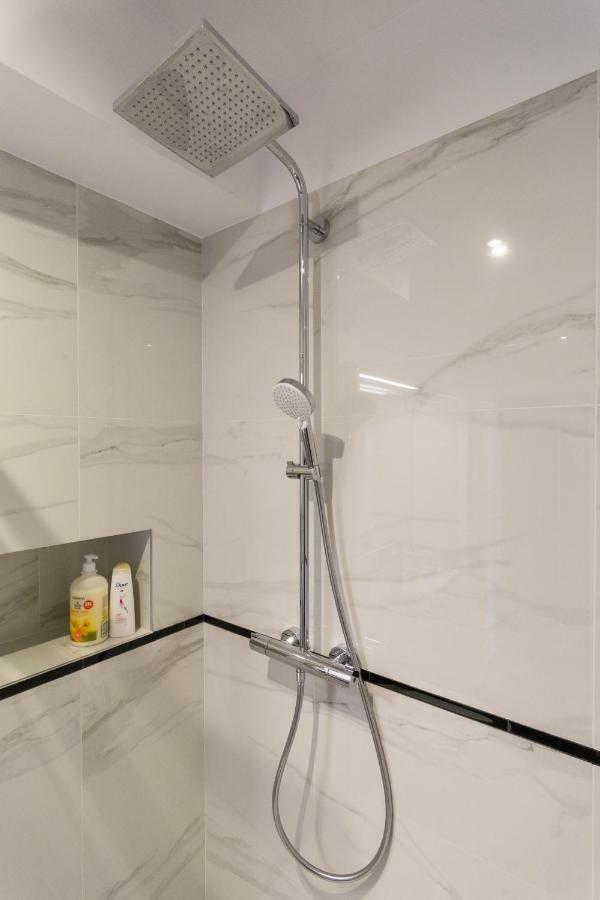 Апартаменти Executive 3 Bedroom By Your Freedom